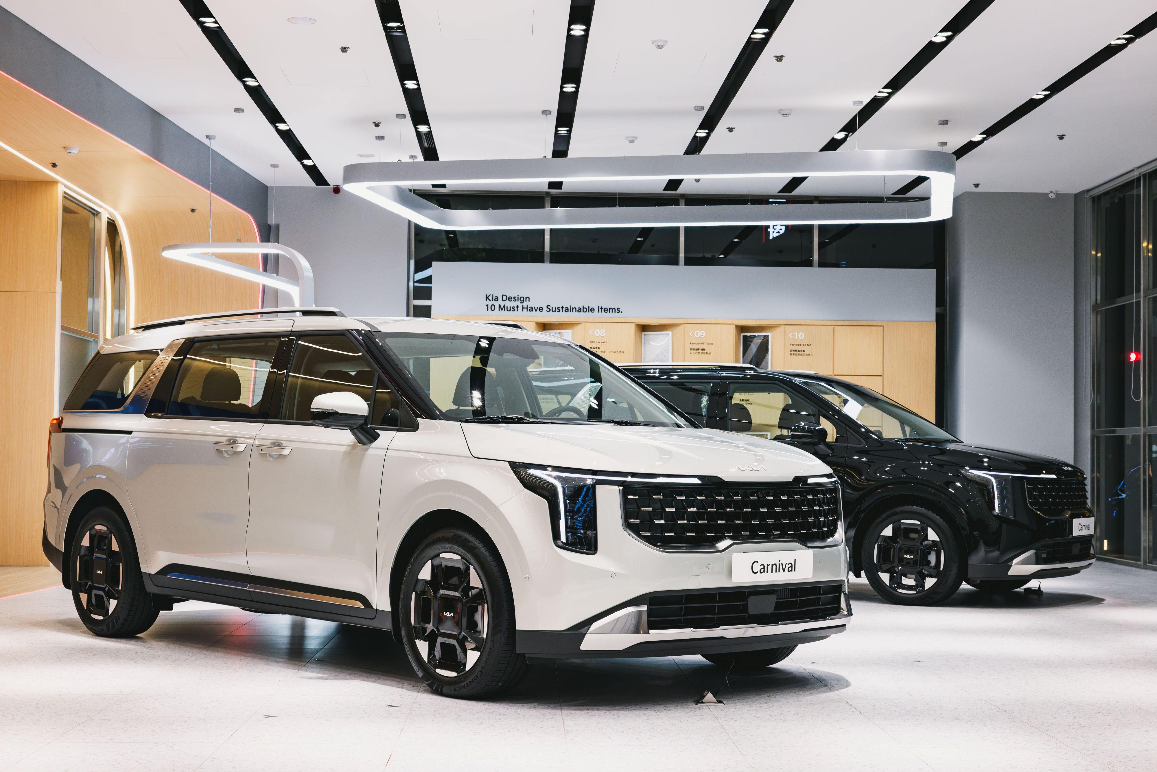 1. Kia攜手格上租車限時推出「Kia尊爵啟程」專案，最低月付28,700元起即可長期租賃The new Carnival。